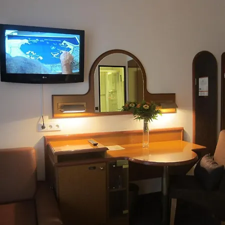 Atrium Hotel 2*